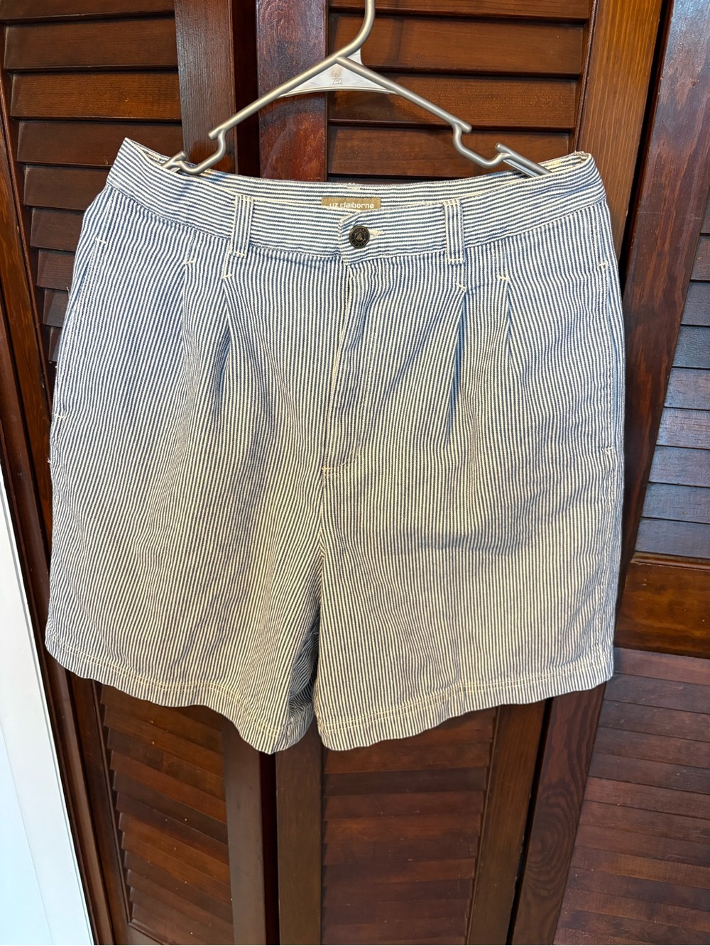 Y2K Liz Claiborne Lizwear Blue White Seersucker Pleated Stripe Shorts Size 12